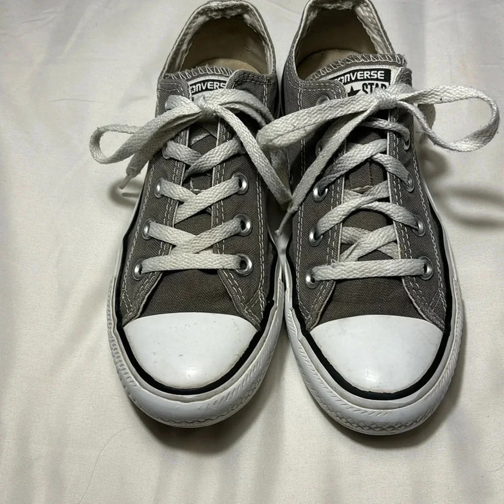 Converse Gray Lowtop Men’s 4, Women’s 6